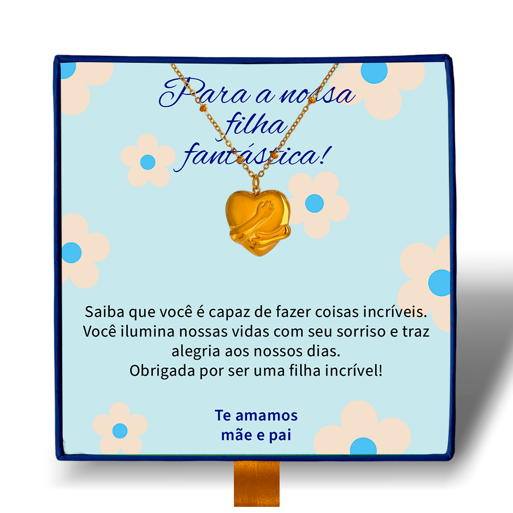 Nossa Filha Fantástica - Colar Coração Abraçado Banhado a Ouro 18k