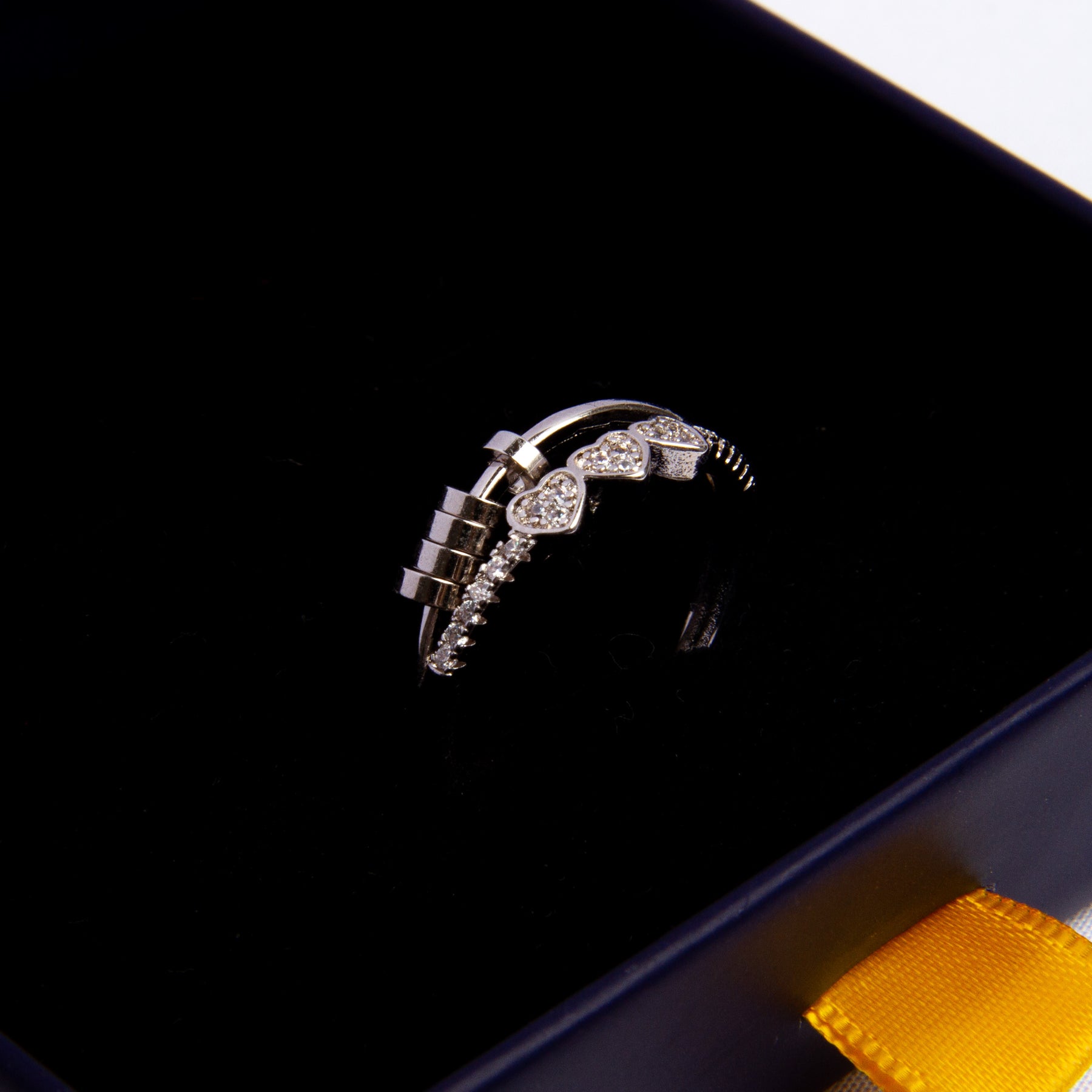 Anel Anti Ansiedade Três Corações Banhado a Ouro 18k