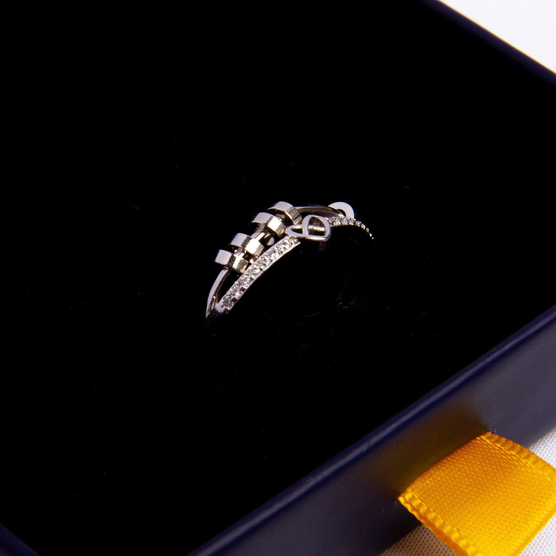 Anel Anti Ansiedade Amor Infinito Banhado a Ouro 18k