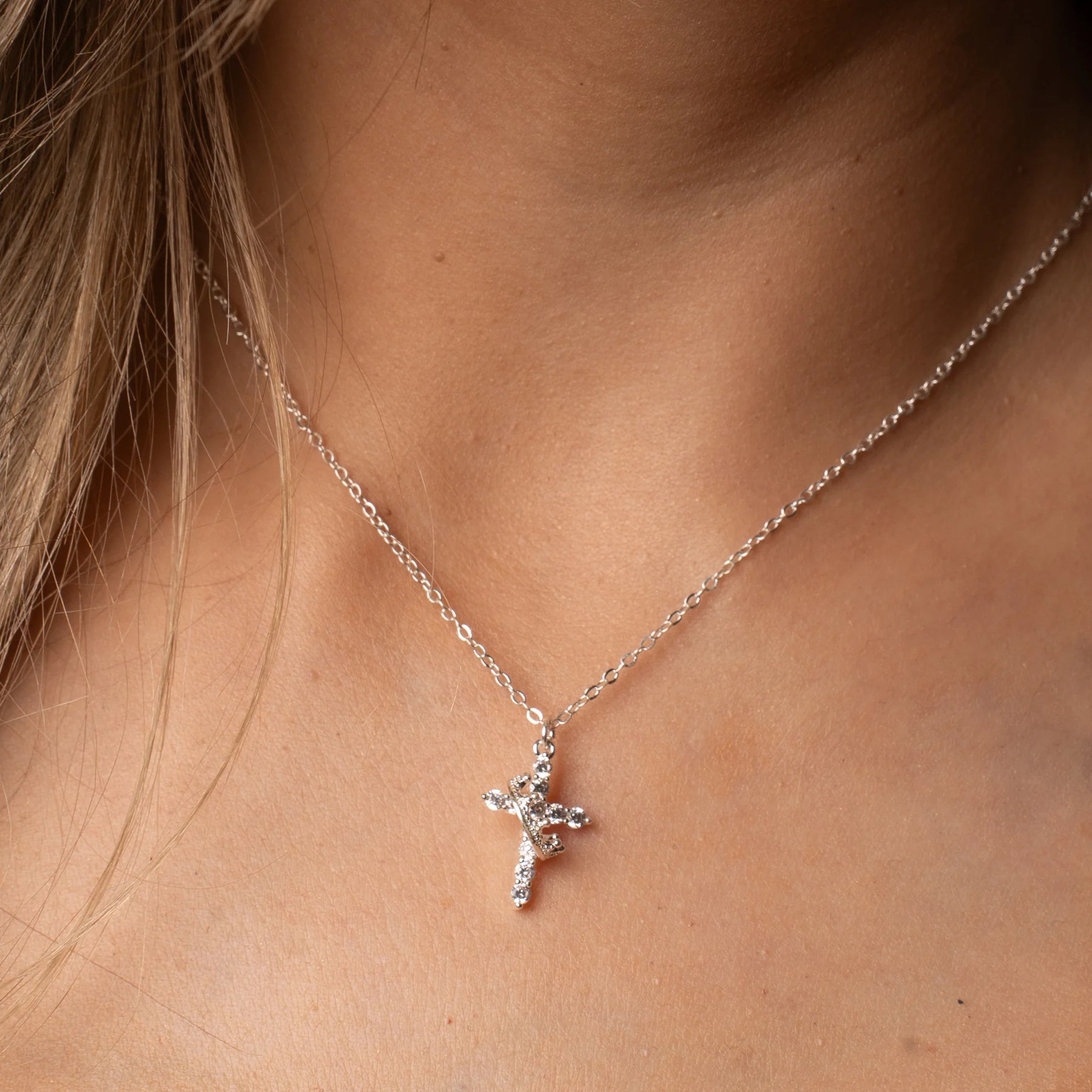 Minha Filha - Colar Cruz do Rei Antiansiedade Banhado a Ouro 18k