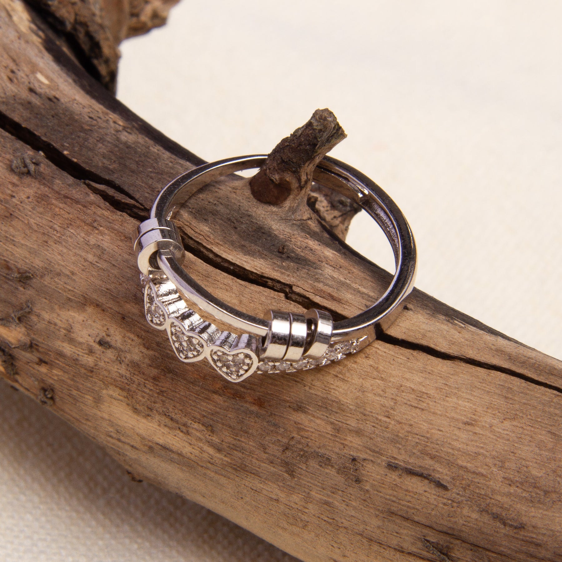 Anel Anti Ansiedade Três Corações Banhado a Ouro 18k