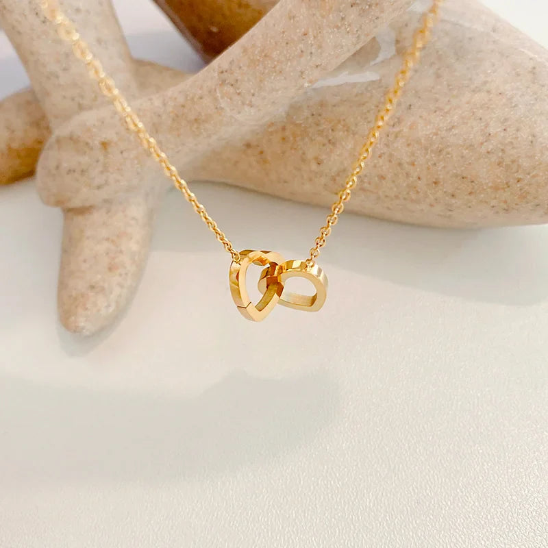 Nossa Fantástica Filha - Colar Duplo Coração Entrelaçados Banhado a Ouro 18k