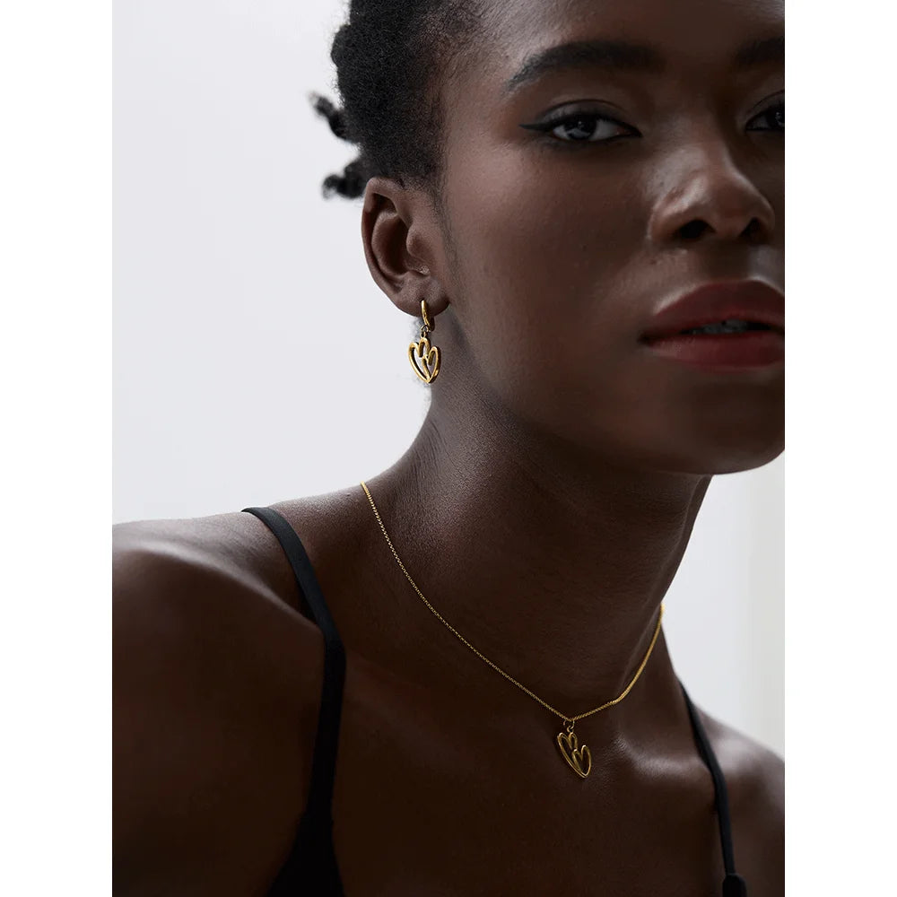 Conjunto De Joias Duplo Coração Banhado em Ouro 18k (Colar, Brinco)