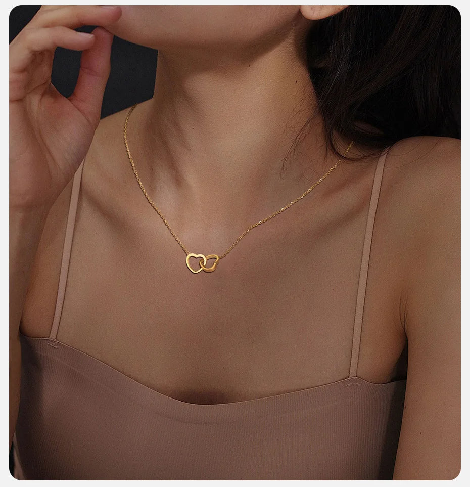 Grande Mulher - Colar Duplo Coração Entrelaçados Banhado a Ouro 18k
