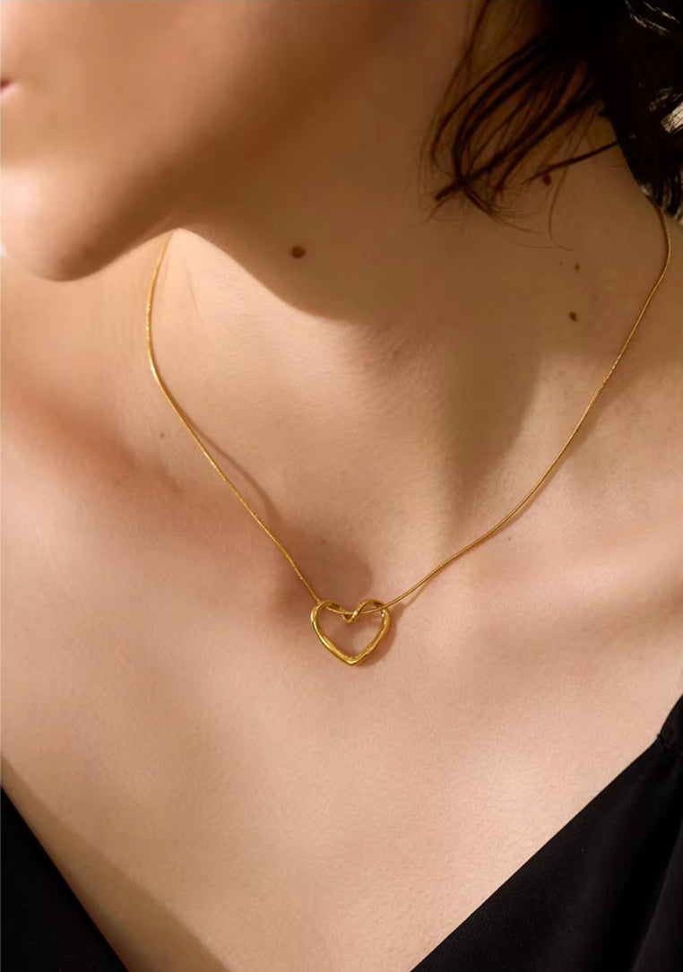 Colar Coração Sereno Banhado a Ouro 18k