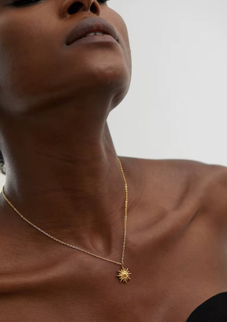 Colar Sol Radiante Banhado a Ouro 18k