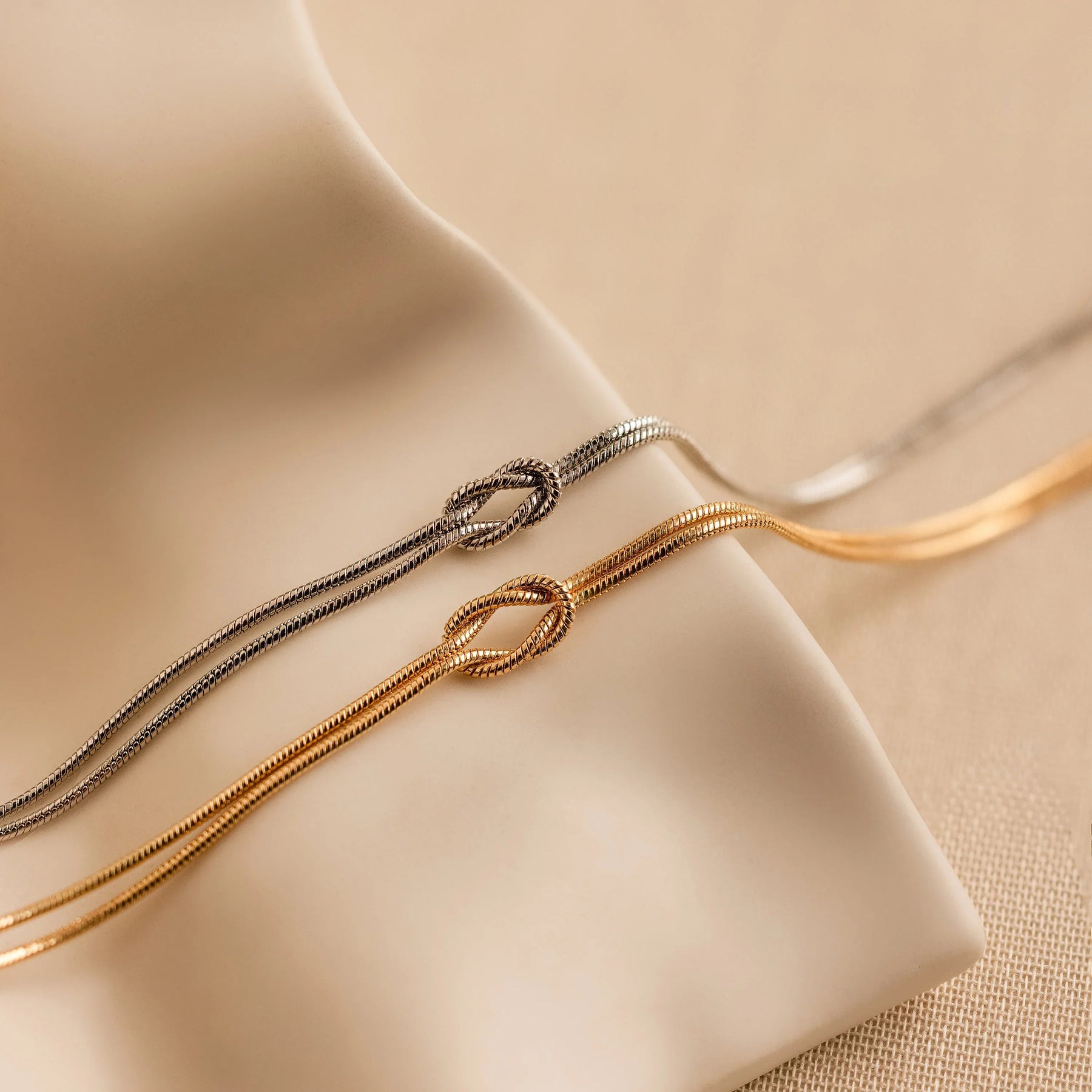 Pulseira Nó Infinito Banhado a Ouro 18k - Compre 1 - Leve 2