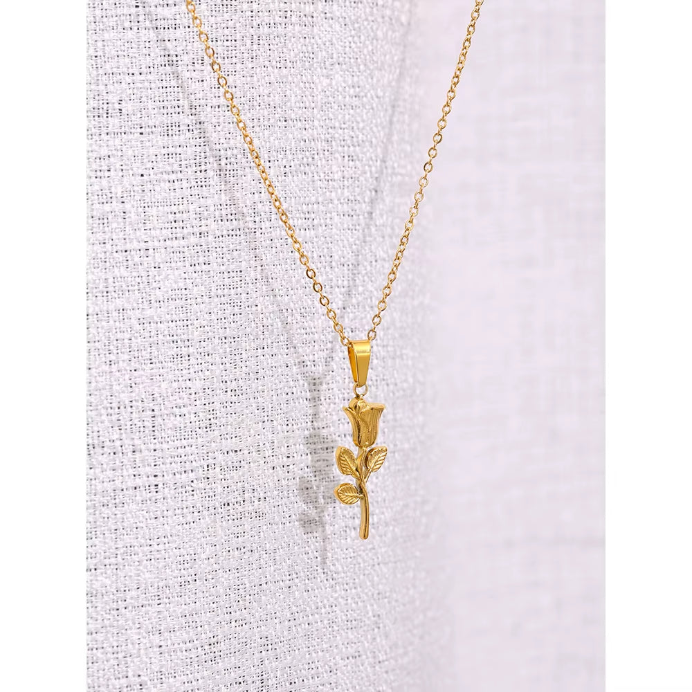 Colar Rosa Flor Banhado a Ouro 18k
