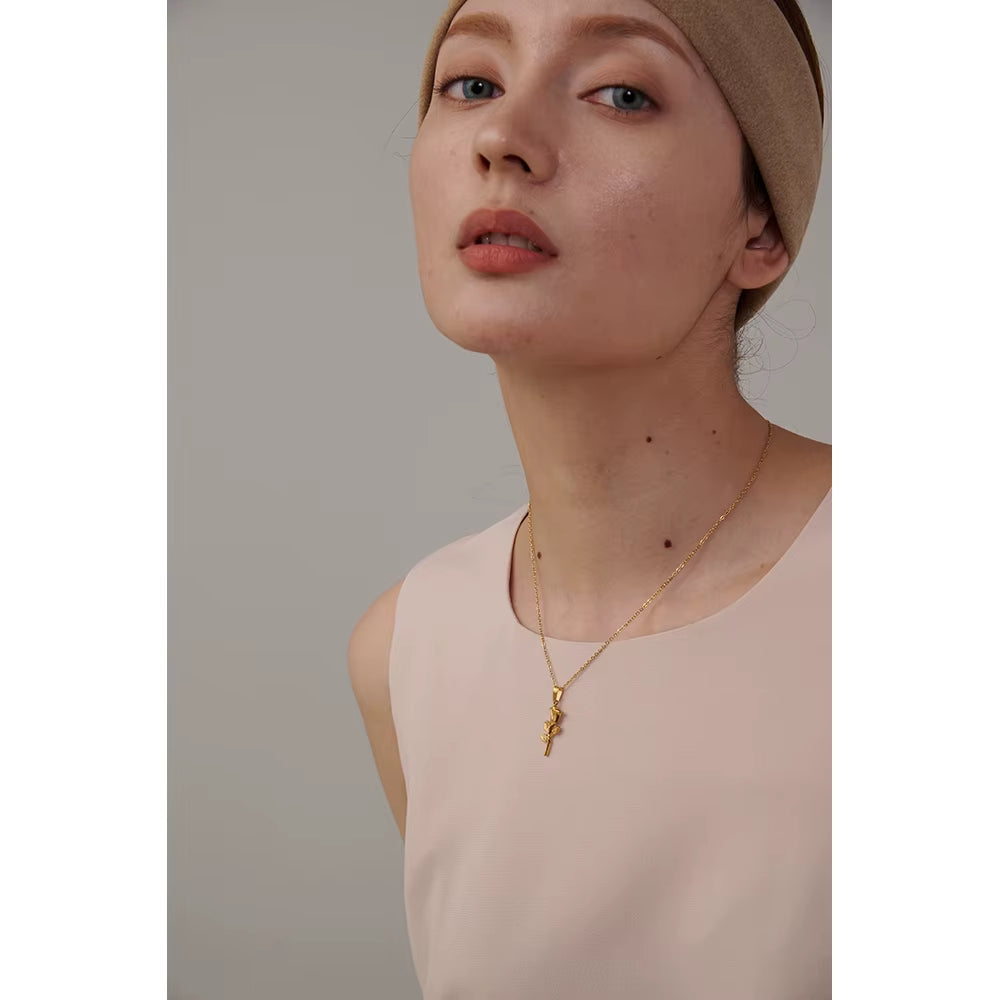 Colar Rosa Flor Banhado a Ouro 18k