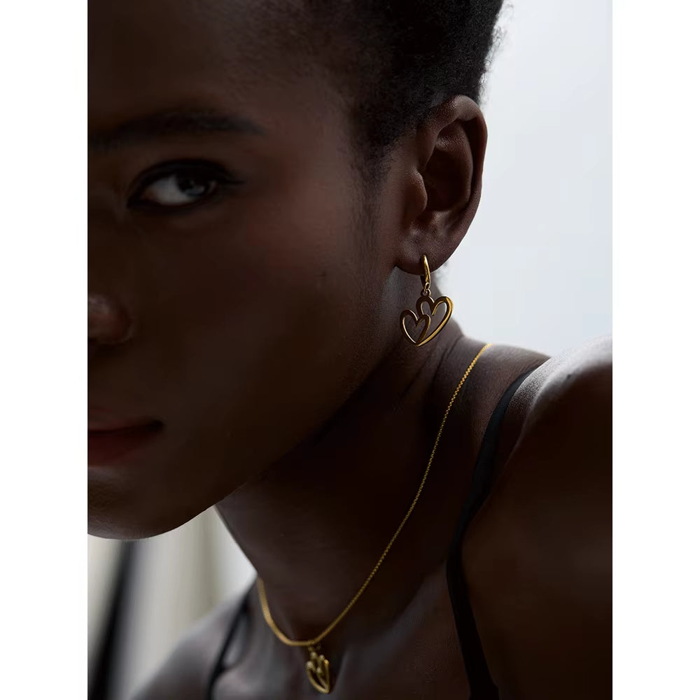 Brinco Duplo Coração Banhado a Ouro 18k