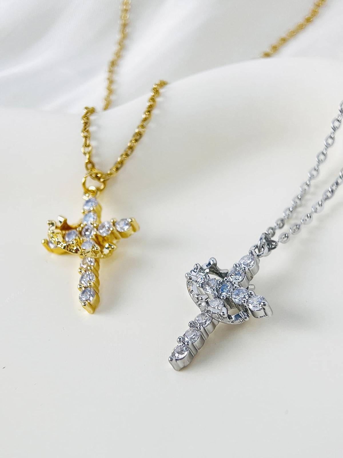 Linda Neta - Colar Cruz do Rei Banhado a Ouro 18k