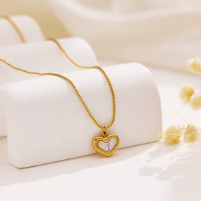 Colar Coração Pérola Banhado a Ouro 18k- 002